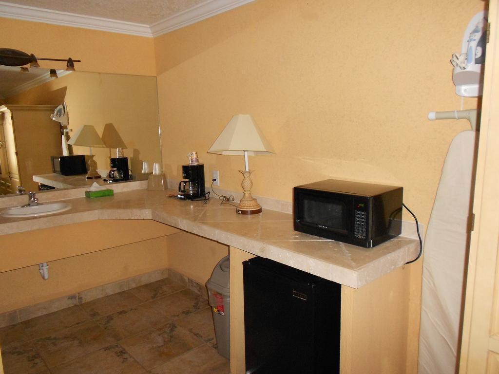 Quality Inn Оушън Спрингс Екстериор снимка