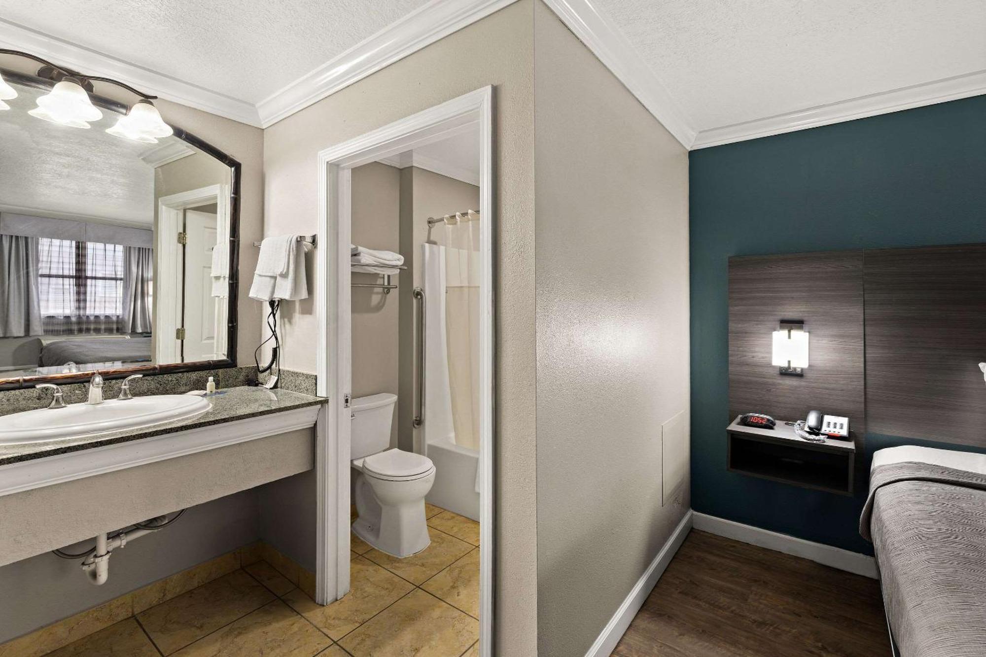 Quality Inn Оушън Спрингс Екстериор снимка