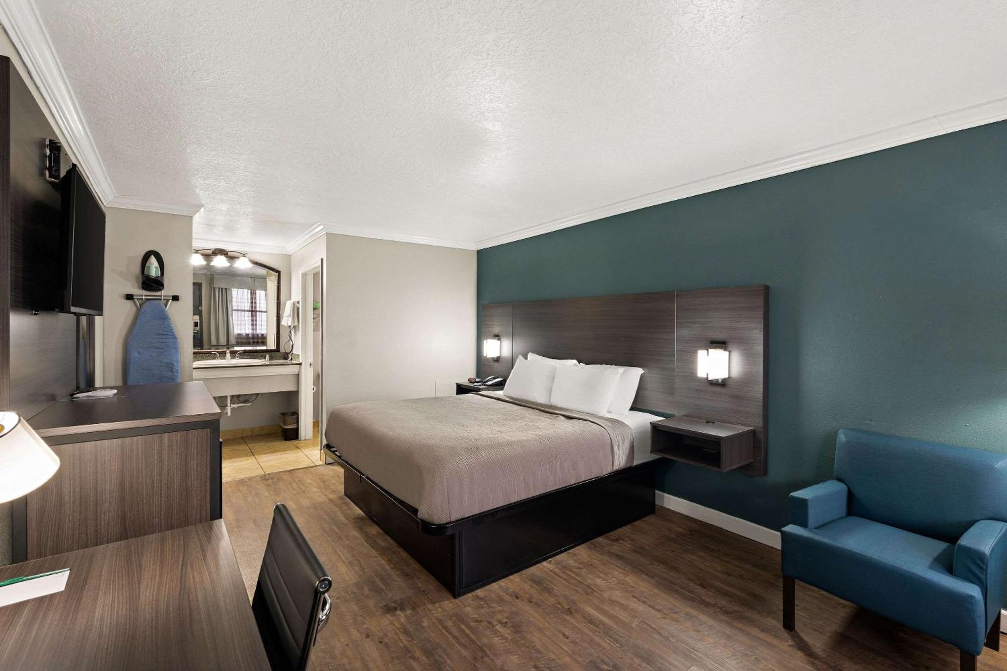 Quality Inn Оушън Спрингс Екстериор снимка