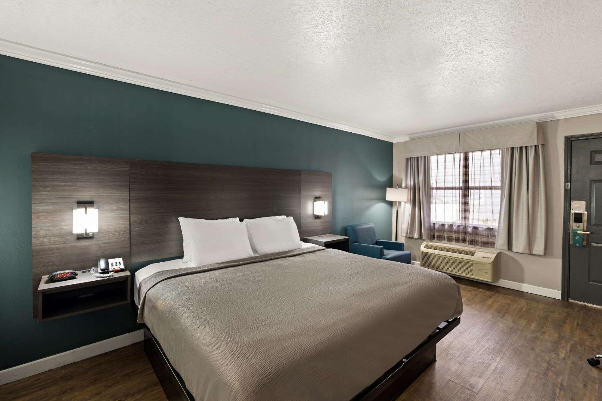 Quality Inn Оушън Спрингс Екстериор снимка