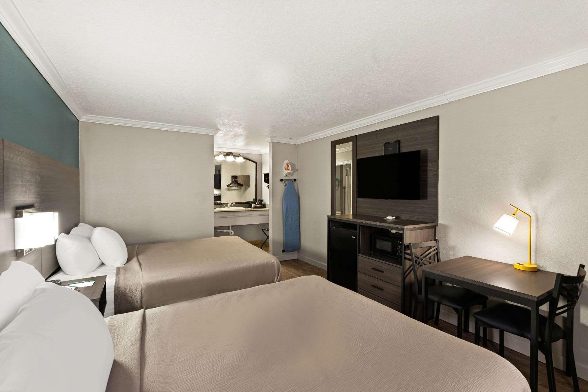 Quality Inn Оушън Спрингс Екстериор снимка