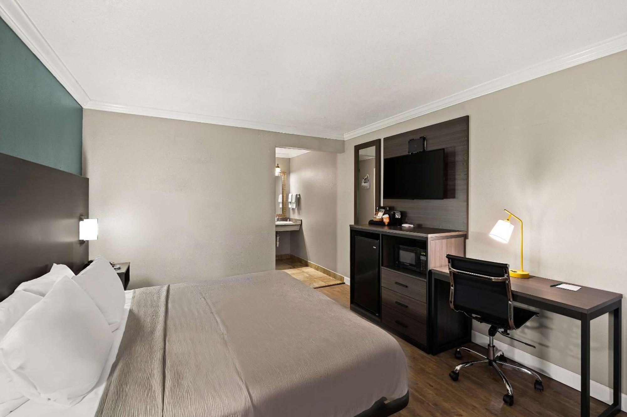 Quality Inn Оушън Спрингс Екстериор снимка
